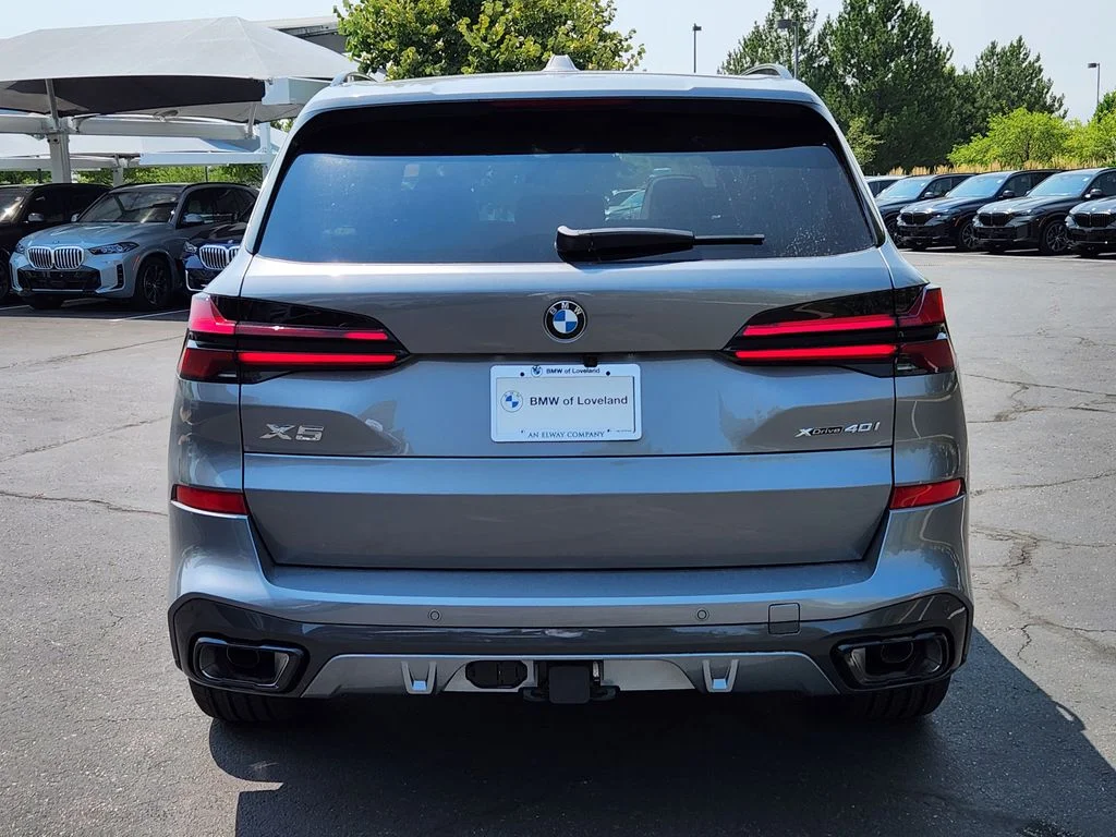 New 2026 Skyscraper Grey Metallic BMW xDrive40i image 4