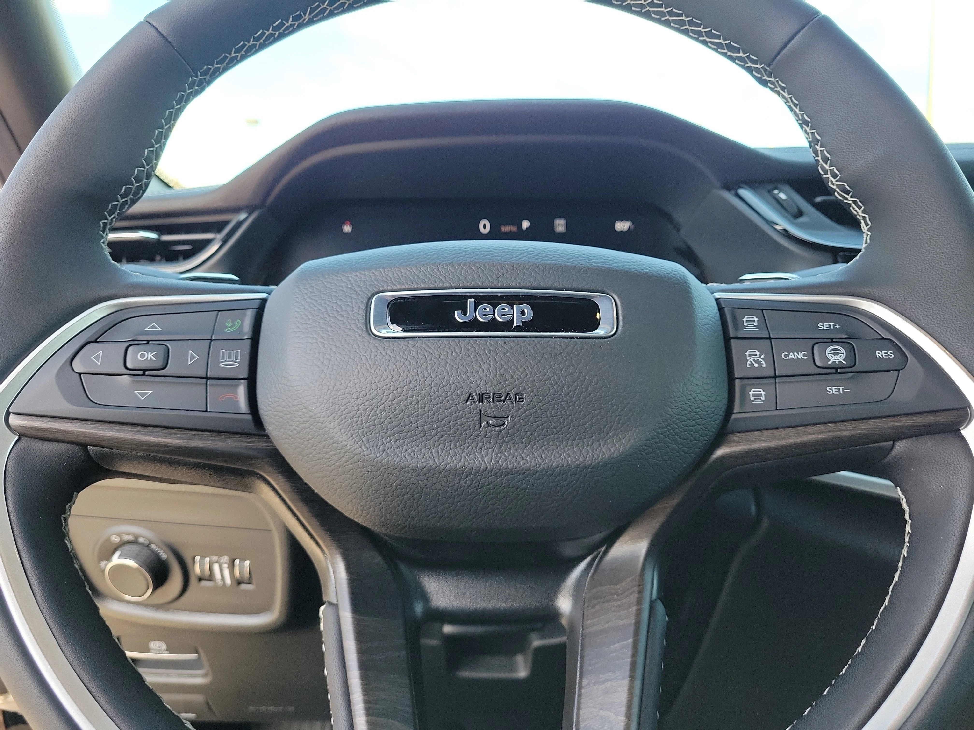 New 2026 Diamond Black Crystal Pearlcoat Jeep Altitude image 12