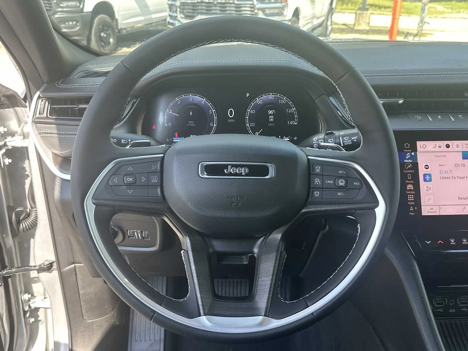 New 2026 Silver Zynith Exterior Paint Jeep Laredo Altitude image 27