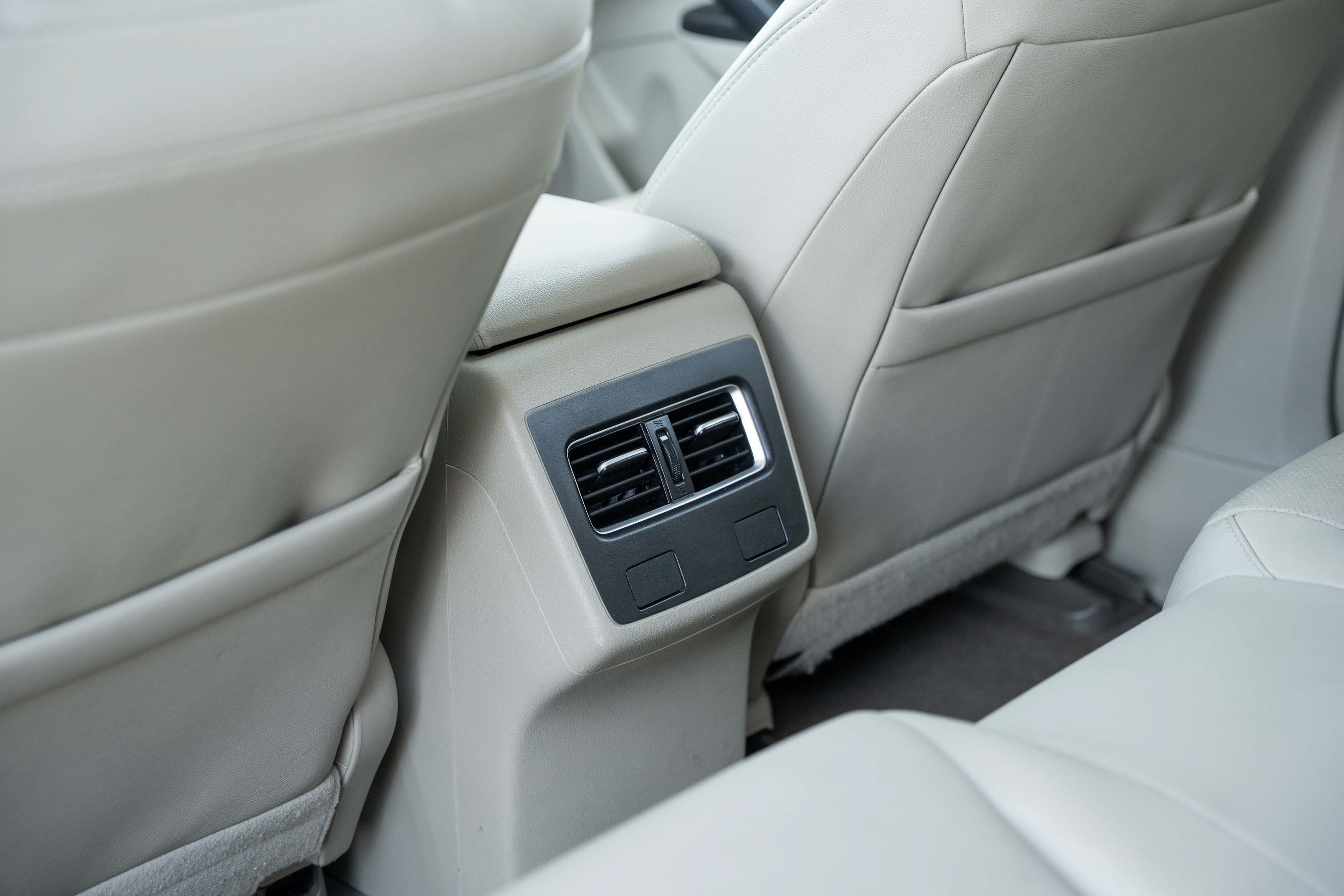 Used 2018 White Diamond Pearl Acura w/Technology Pkg image 22