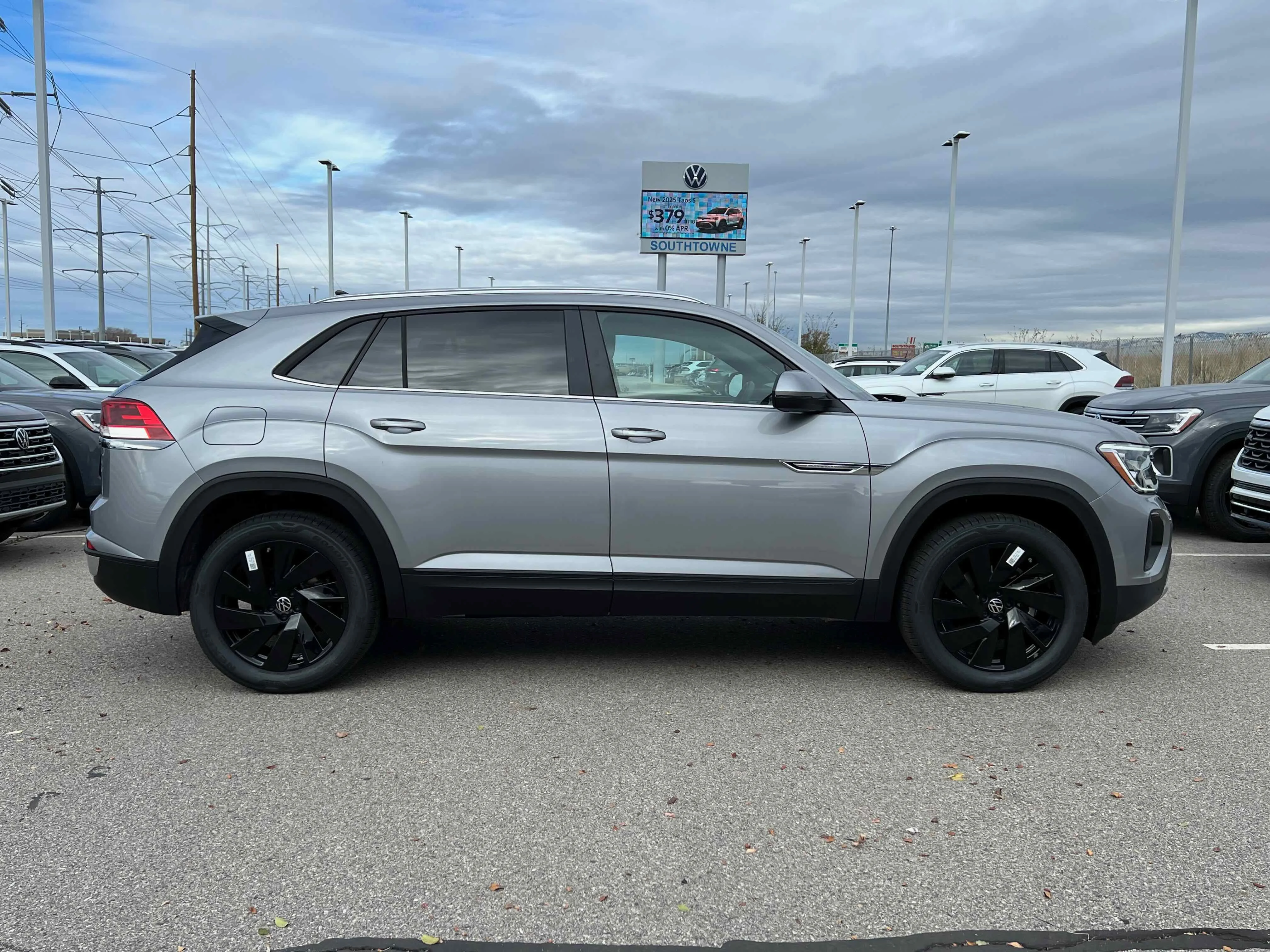 New 2026 Silver Mist Volkswagen 2.0T SE w/Technology image 2