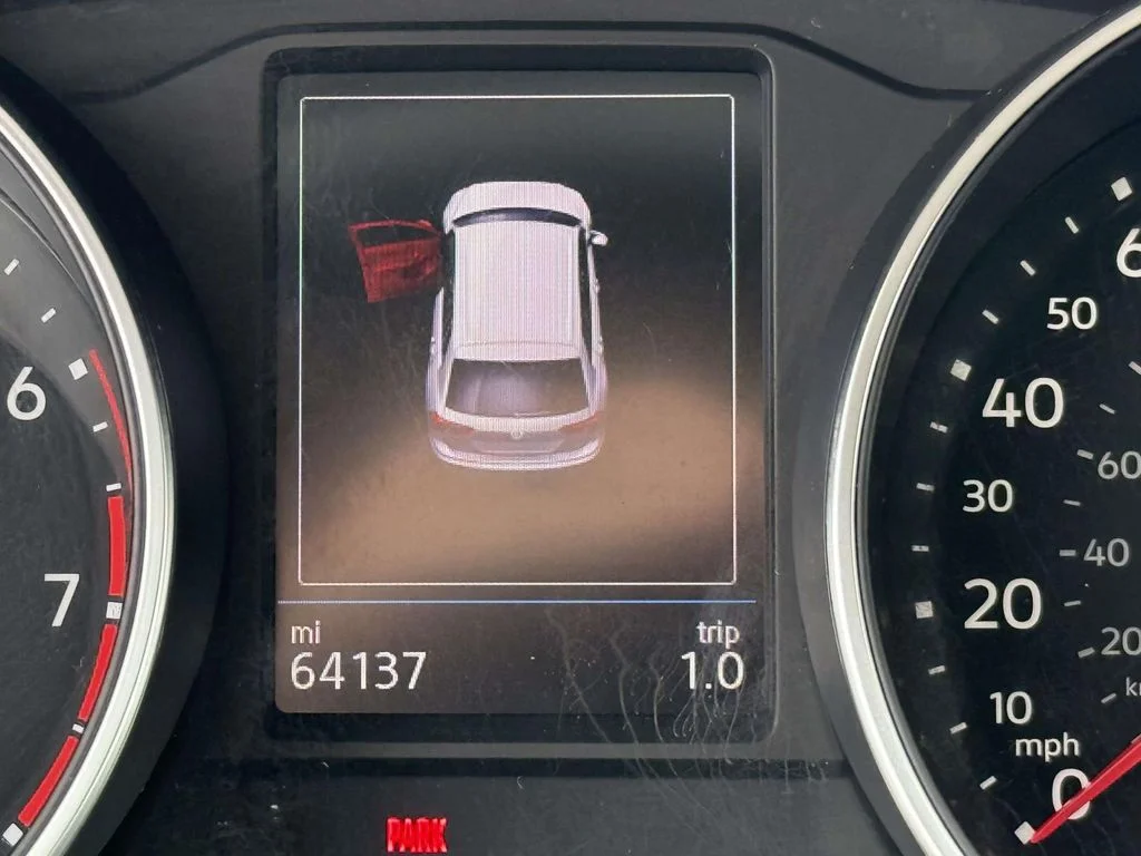 Used 2019 Orange Volkswagen 2.0T SE image 27