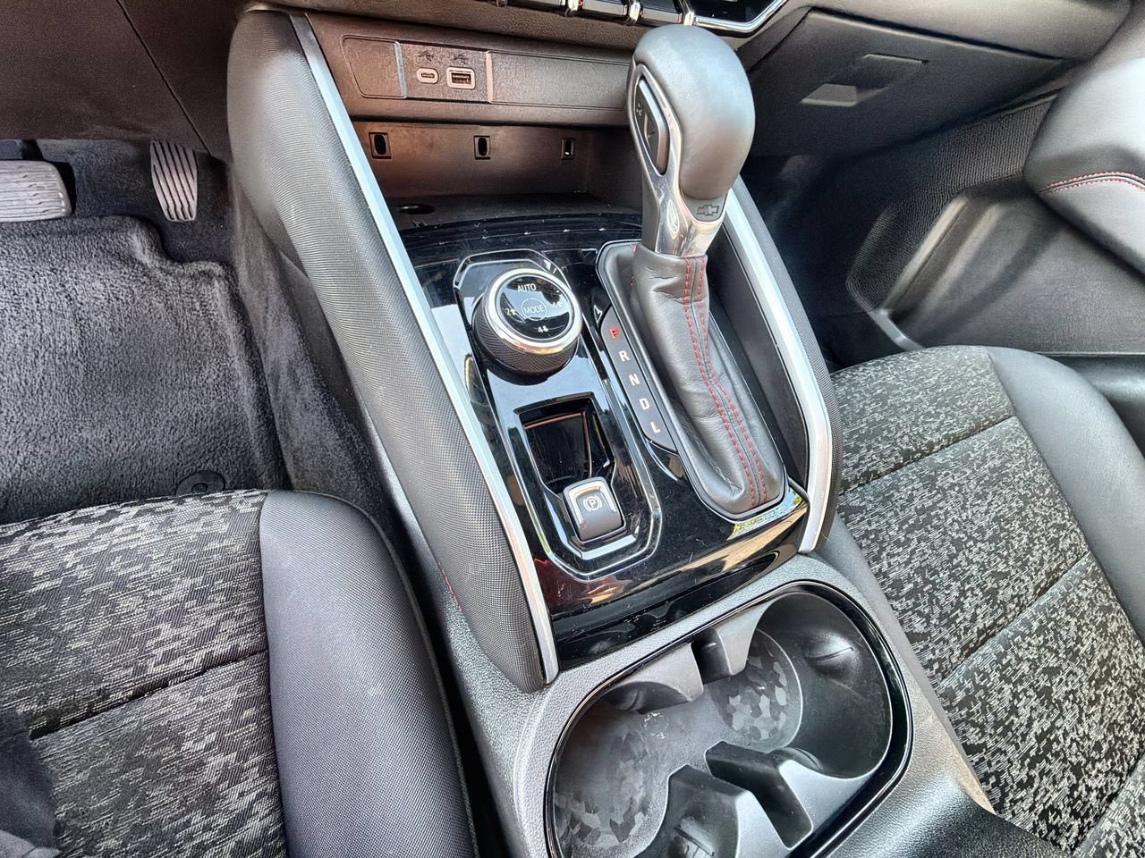 Used 2024 Summit White Chevrolet Z71 image 14