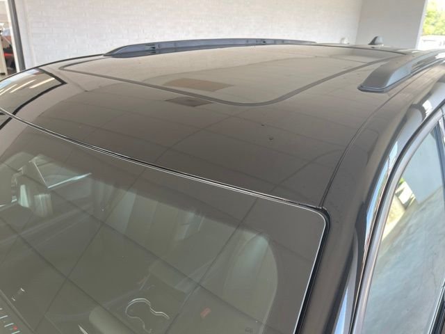 New 2026 Diamond Black Crystal Pearl-Coat Exterior Paint Jeep  image 7