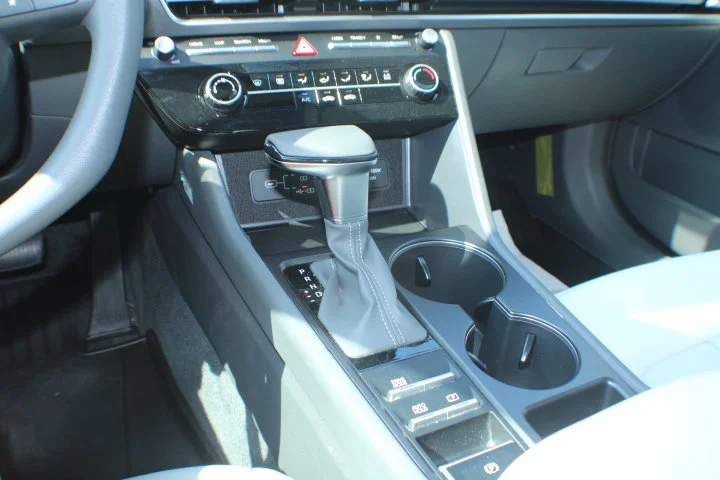 Used 2025 Carbon Blue Hyundai SE image 11