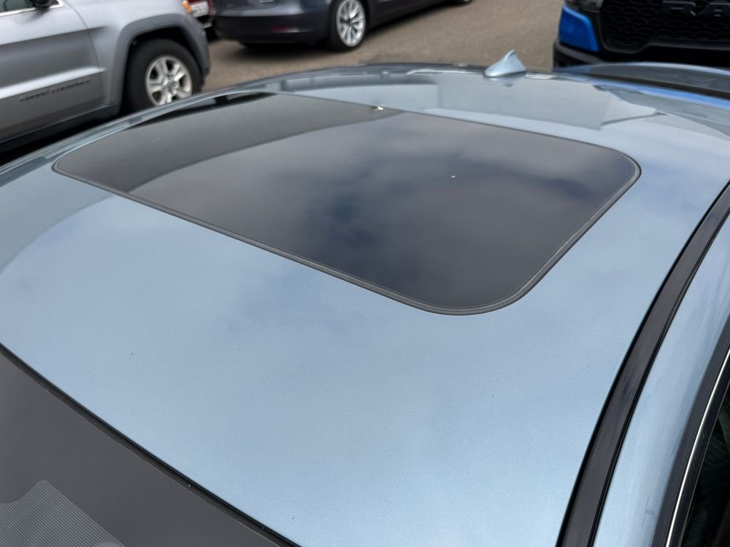 Used 2017 Blue INFINITI Red Sport 400 image 16
