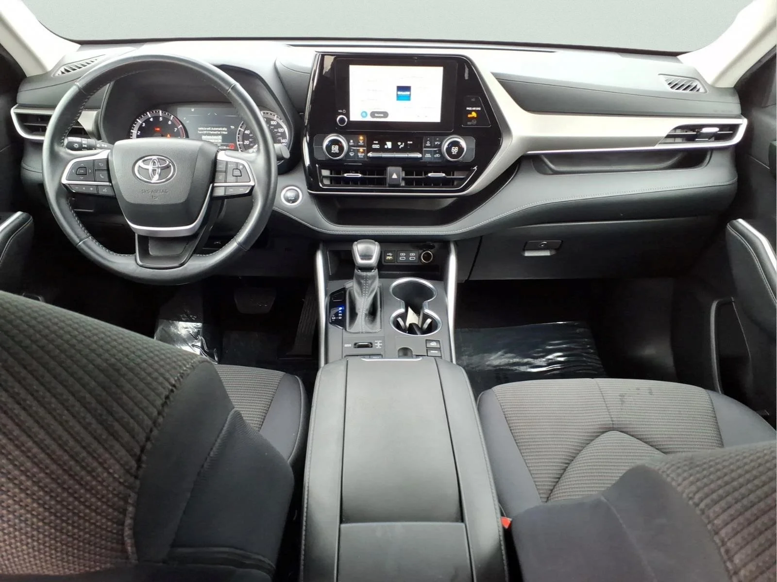 2024 Toyota Highlander LE - Photo 12