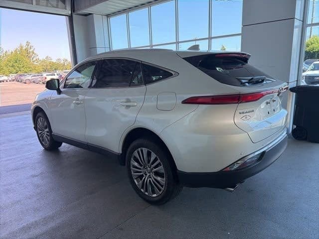 Used 2021 White Toyota XLE image 7