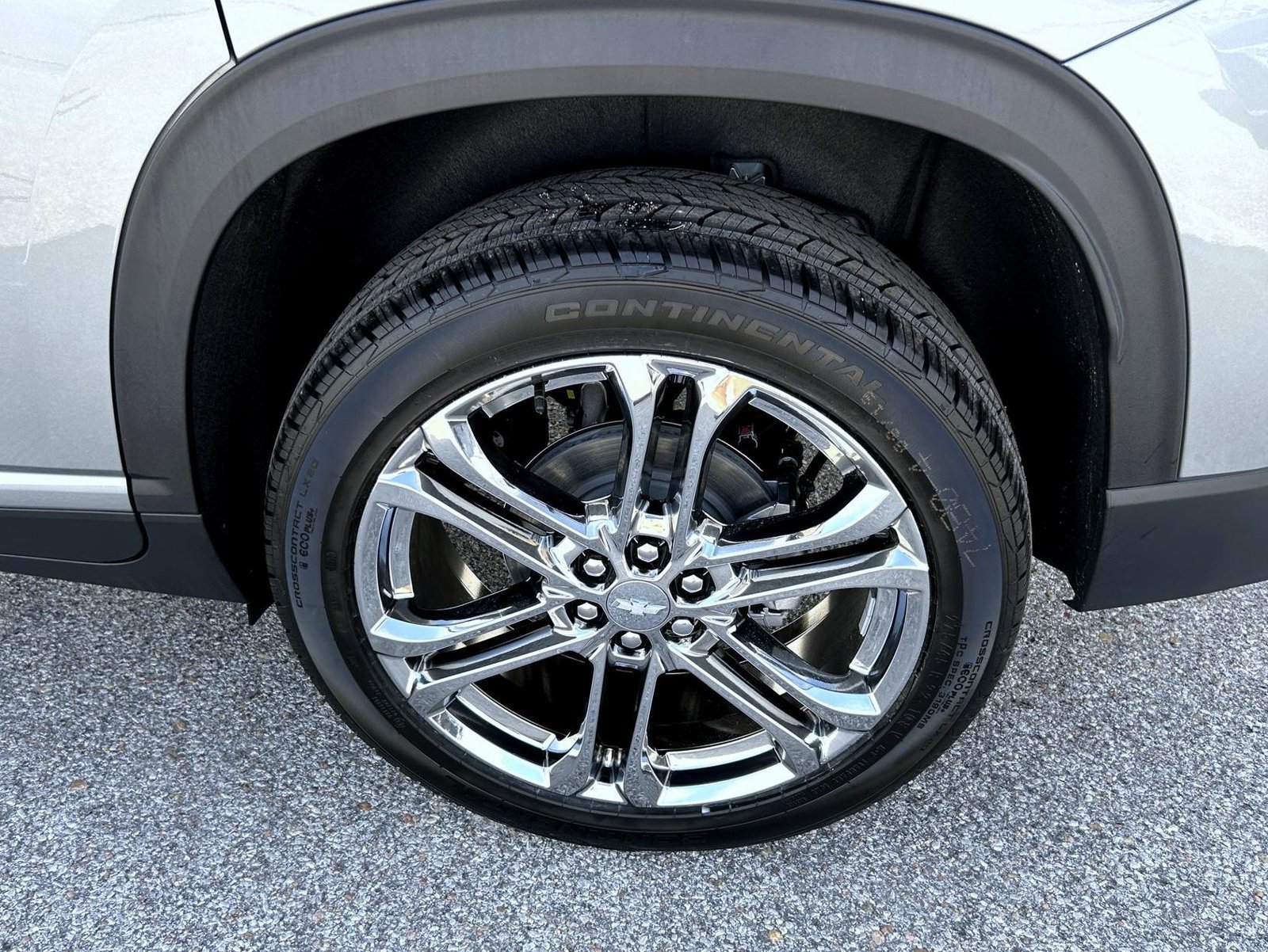 2027 Chevrolet Traverse LT - Photo 24
