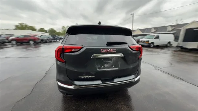 Used 2018 GRAPHITE GRAY METALLIC GMC SLT image 7
