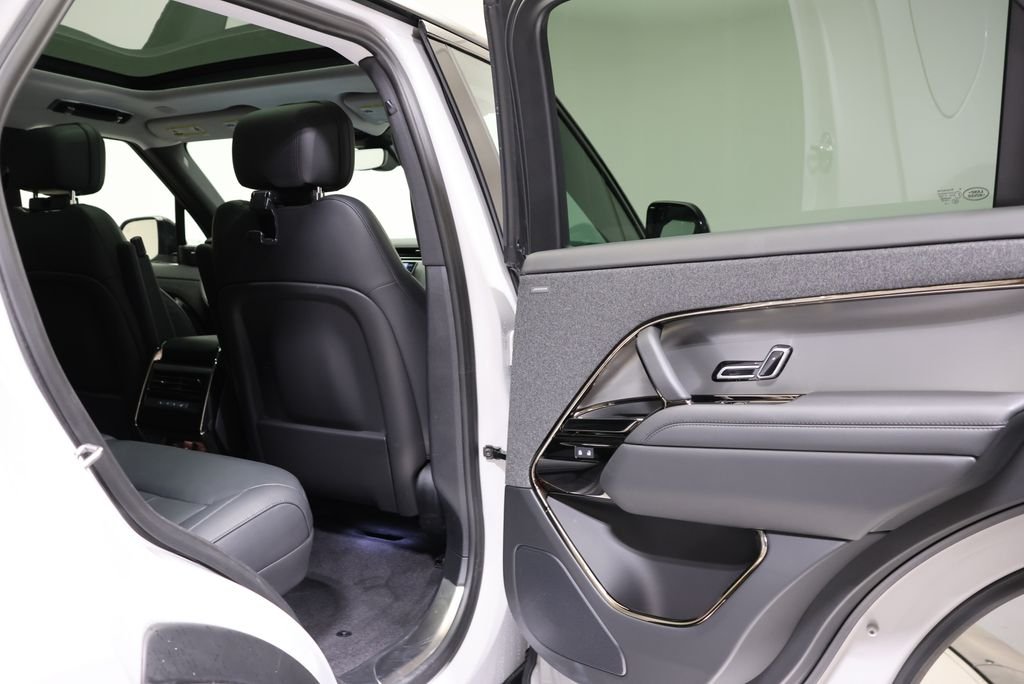 Used 2024 Borasco Gray Metallic Land Rover SE image 43