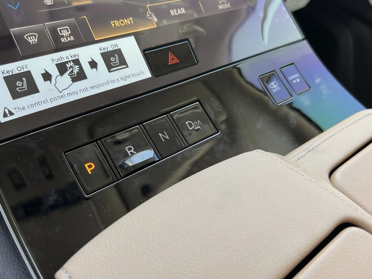New 2026 Radiant White INFINITI LUXE image 17