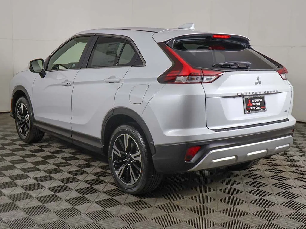 New 2026 White Mitsubishi SE image 9