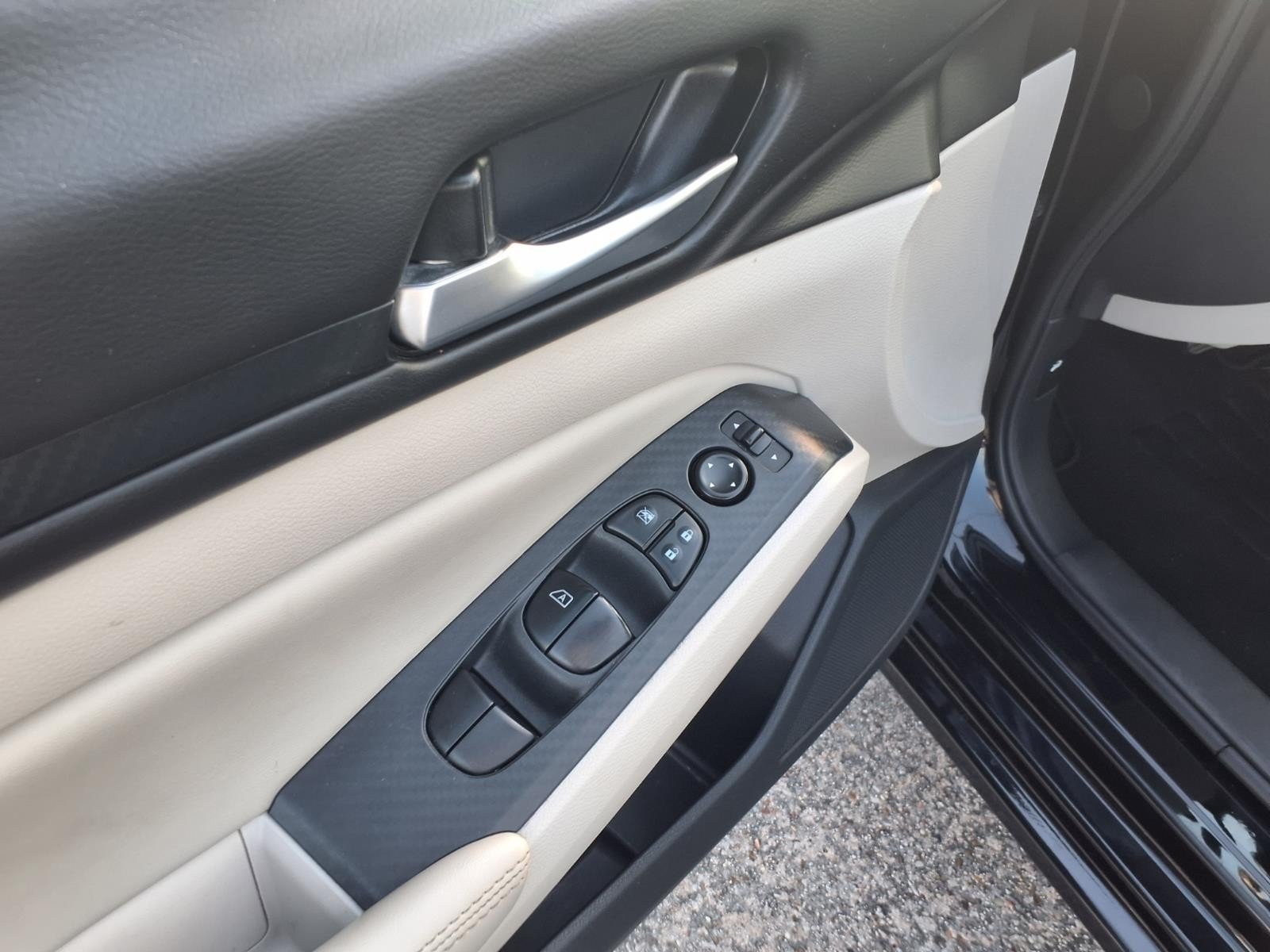 2025 Nissan Altima SV Black at Robbins Nissan