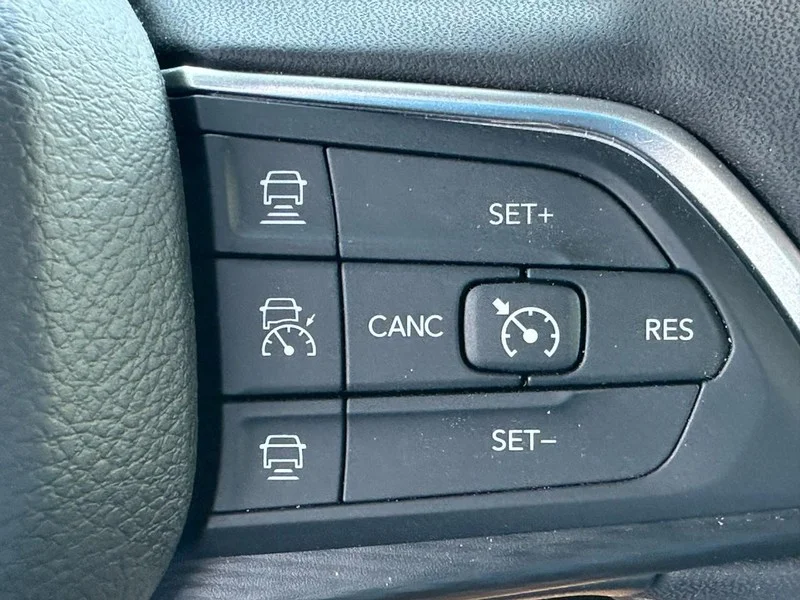 Used 2025 Velvet Red Pearlcoat Jeep Altitude X image 19