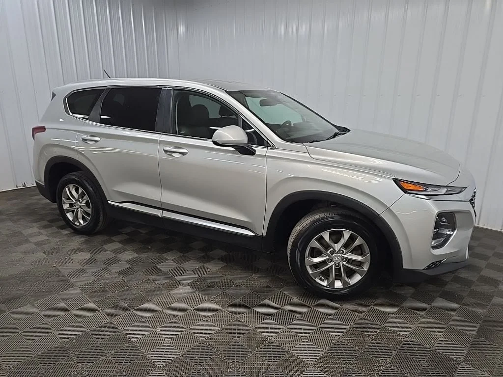 Used 2019 Silver Hyundai SE image 1