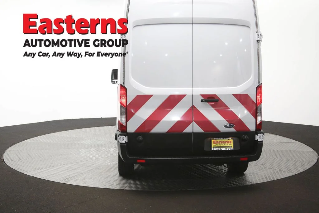 Used 2022 White Ford Base image 33