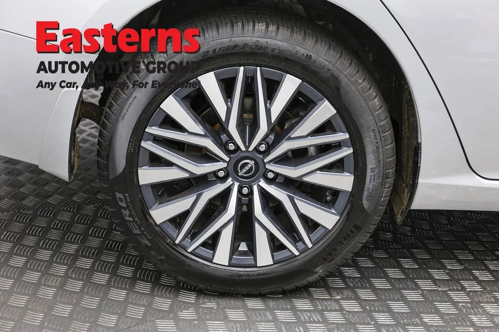 Used 2023 Silver Nissan 2.5 SV image 30