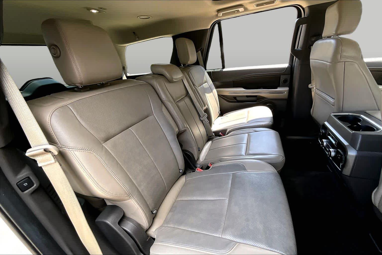 Used 2018 White Platinum Metallic Tri-Coat Ford XLT image 21