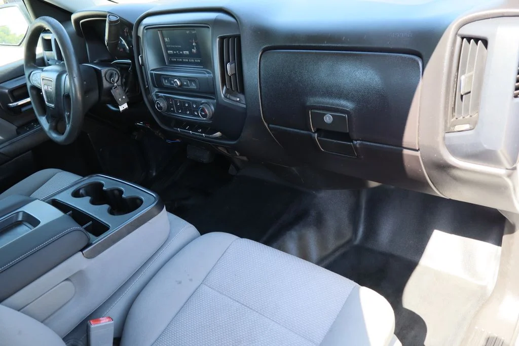 Used 2016 White GMC Base image 28