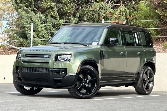 New 2026 Woolstone Green Land Rover X-Dynamic SE image 1