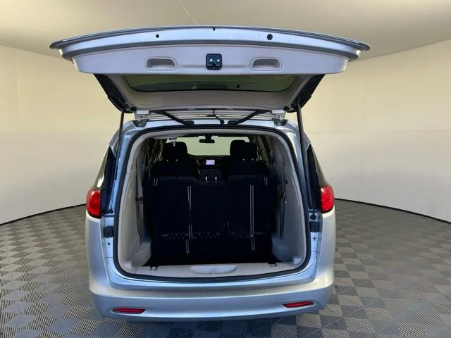2022 Chrysler Voyager LX - Photo 35