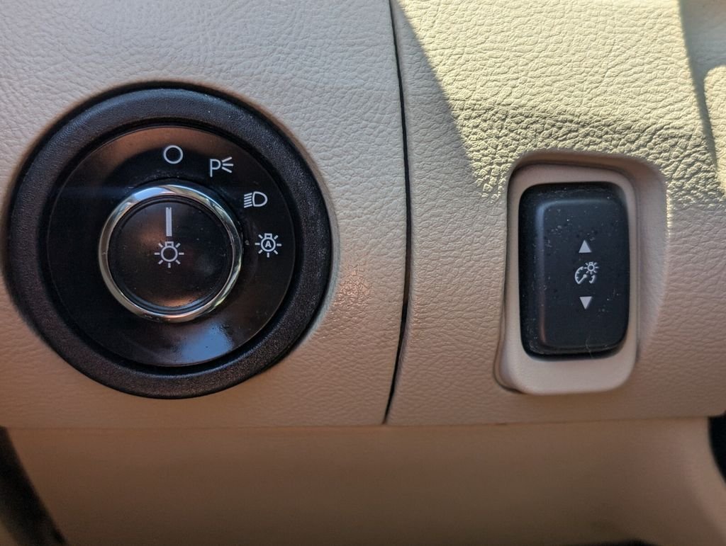 Used 2015 White Ford SEL image 27