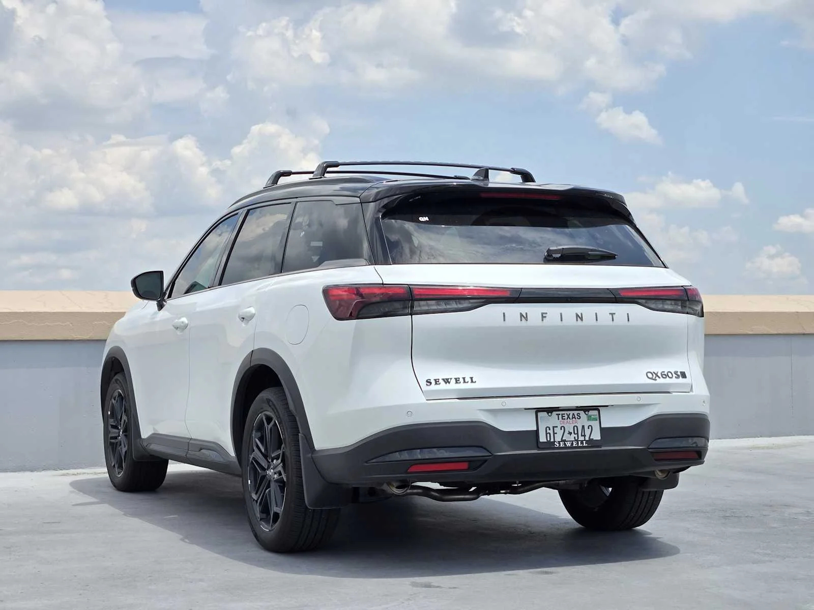 New 2026 2T RAD WHT INFINITI Sport AWD image 3