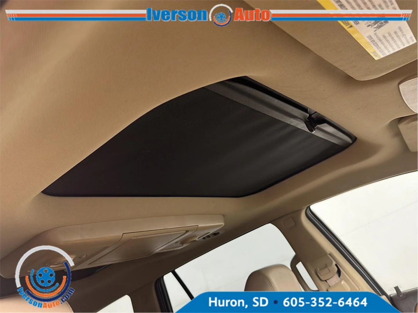 Used 2011 White Diamond Tricoat Buick CXL-2 image 32