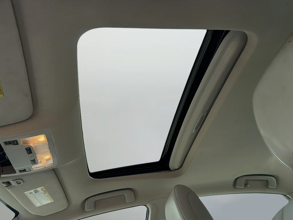 Used 2013 Red Toyota XLE Touring image 13