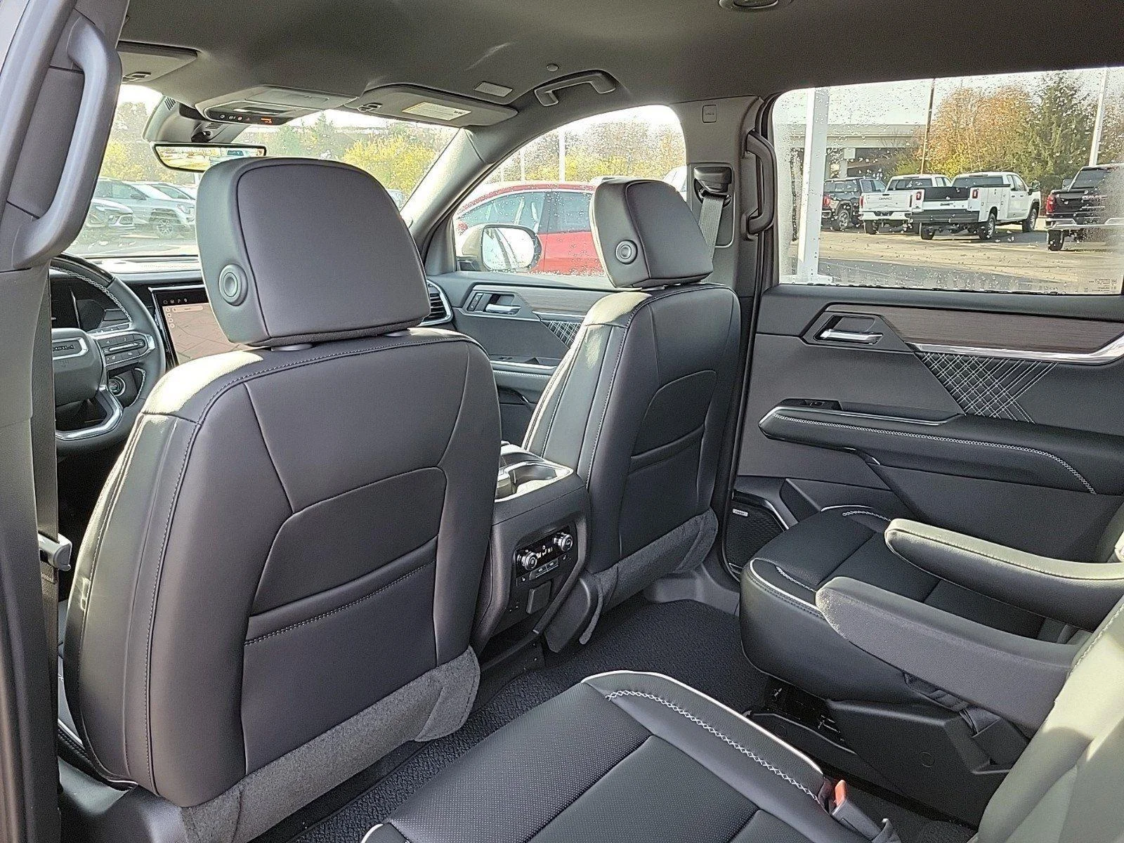 2026 GMC Acadia Denali - Photo 13