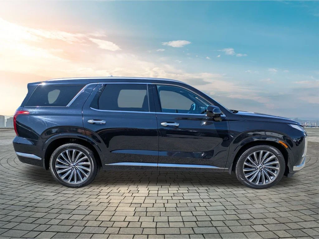 Used 2023 Moonlight Cloud Hyundai Calligraphy image 4