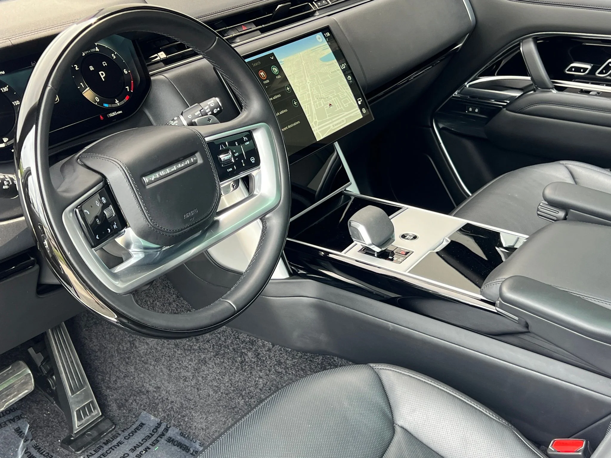 Used 2024 White Land Rover SE image 22