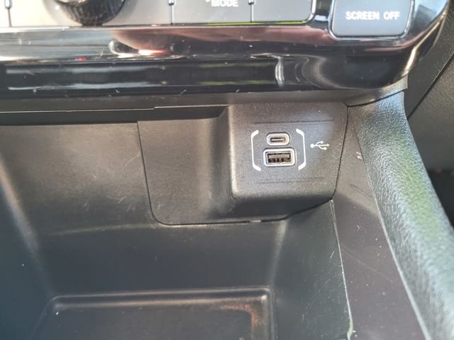 Used 2024 Silver Jeep Latitude image 25