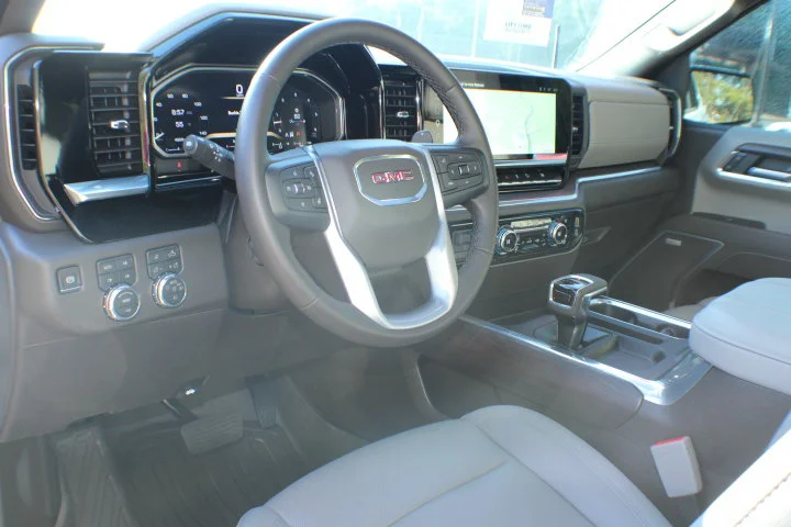 Certified Used 2026 Glacier White Tricoat GMC SLT image 10