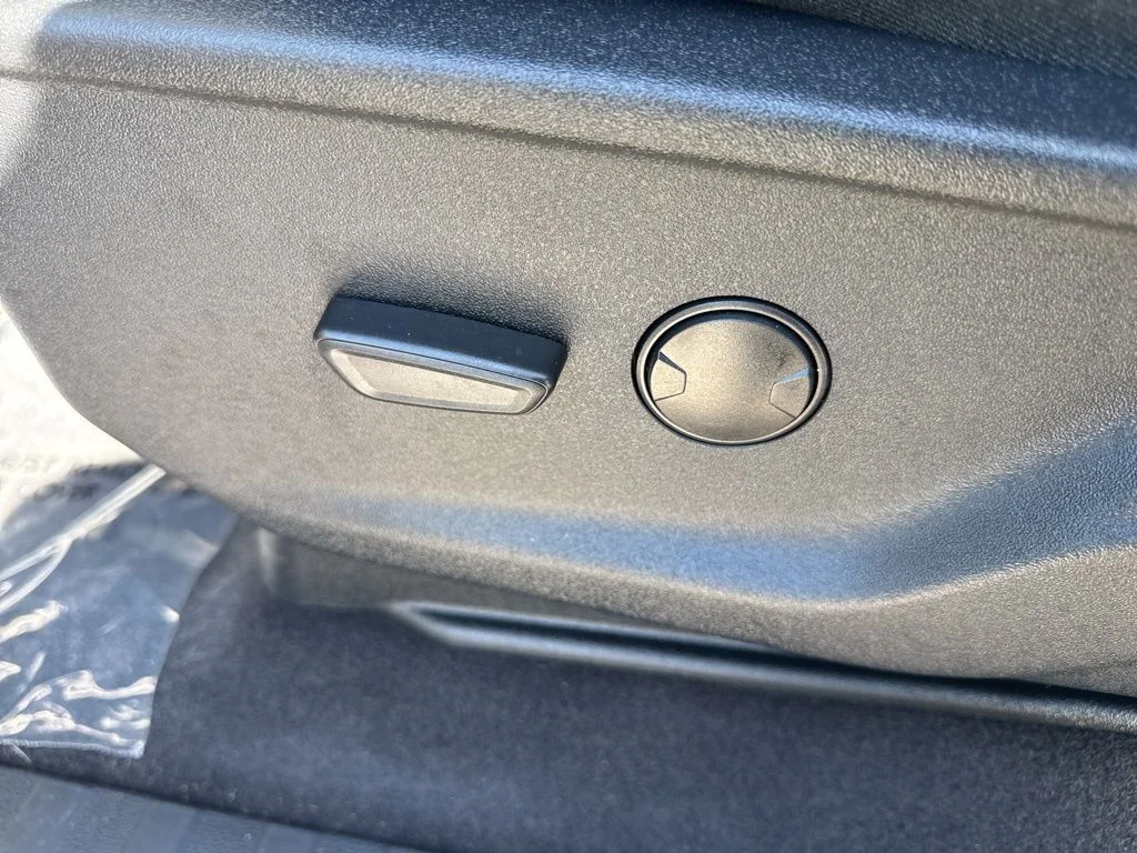 Used 2023 Blue Ford XLT image 10