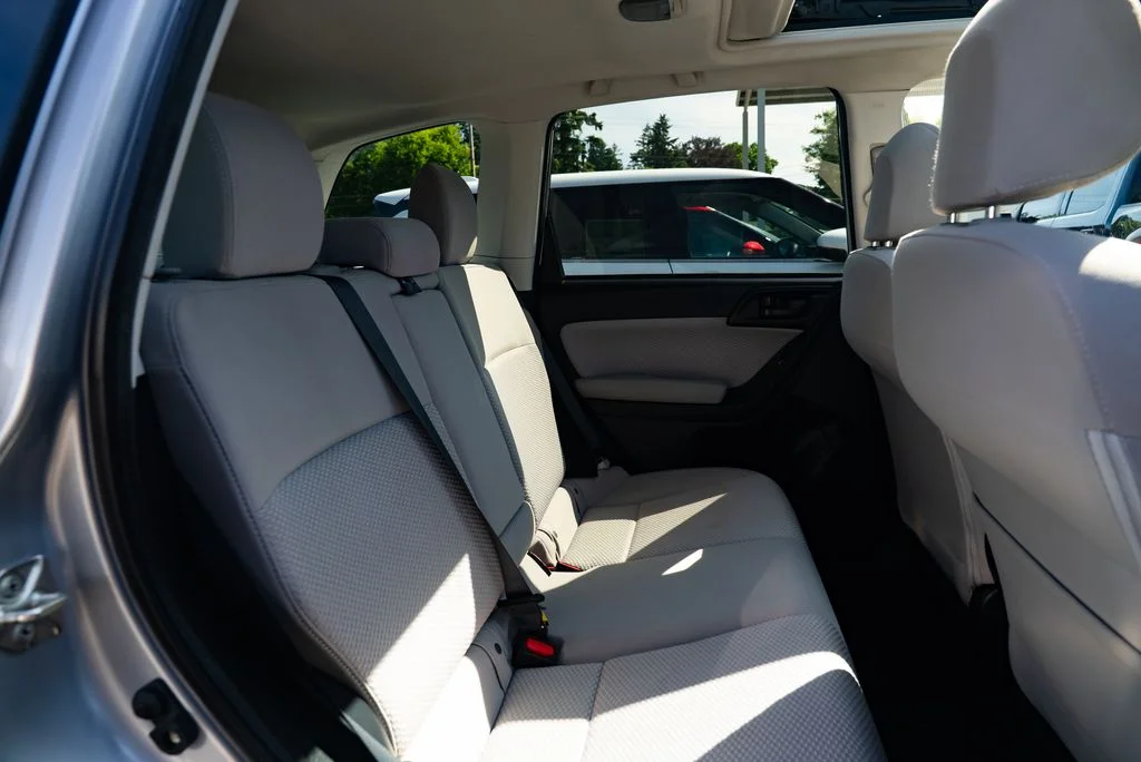 Used 2017 Silver Subaru 2.5i Premium image 24