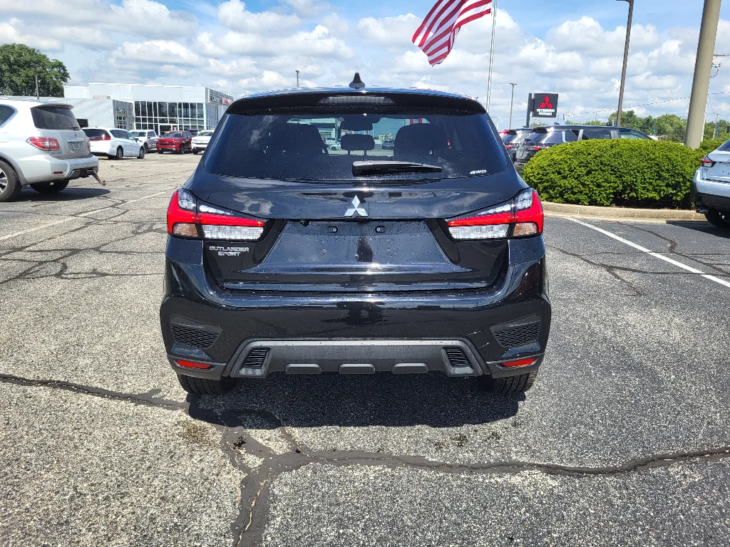 Used 2025 Labrador Black Pearl Mitsubishi ES image 7