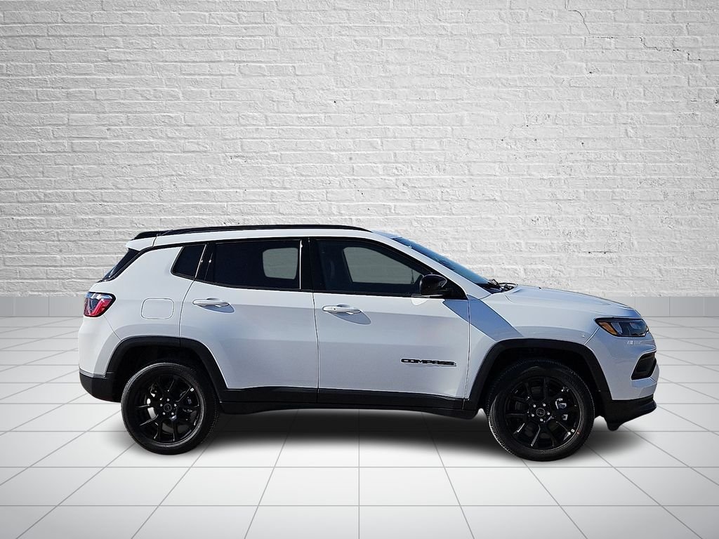 New 2026 Bright White Clearcoat Jeep Latitude image 5