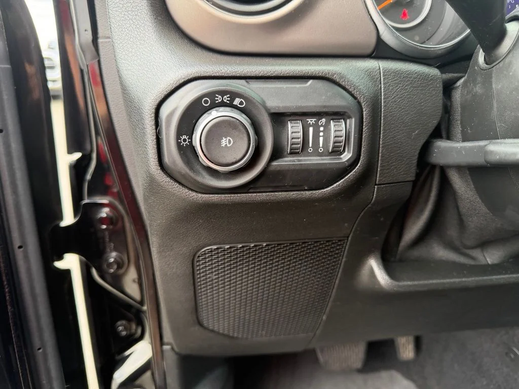 Used 2020 Black Jeep Sport image 17