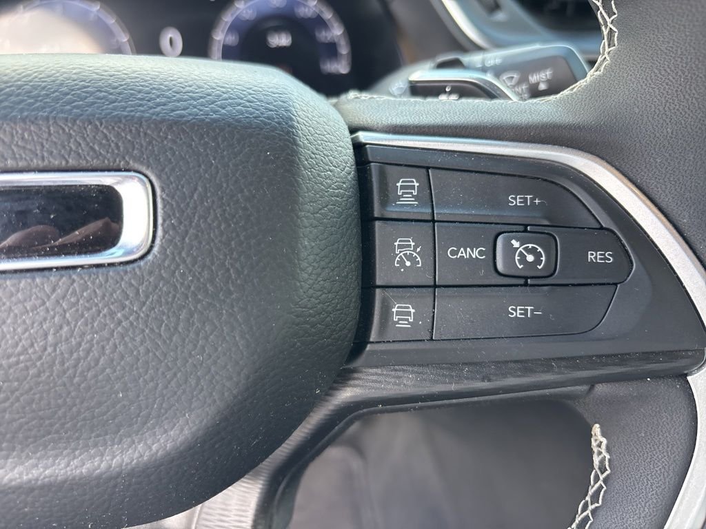 Used 2025 White Jeep Laredo X image 15