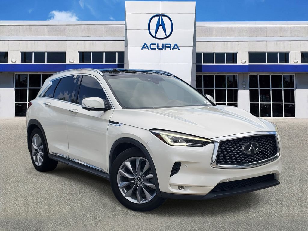 Used 2019 White INFINITI ESSENTIAL image 1