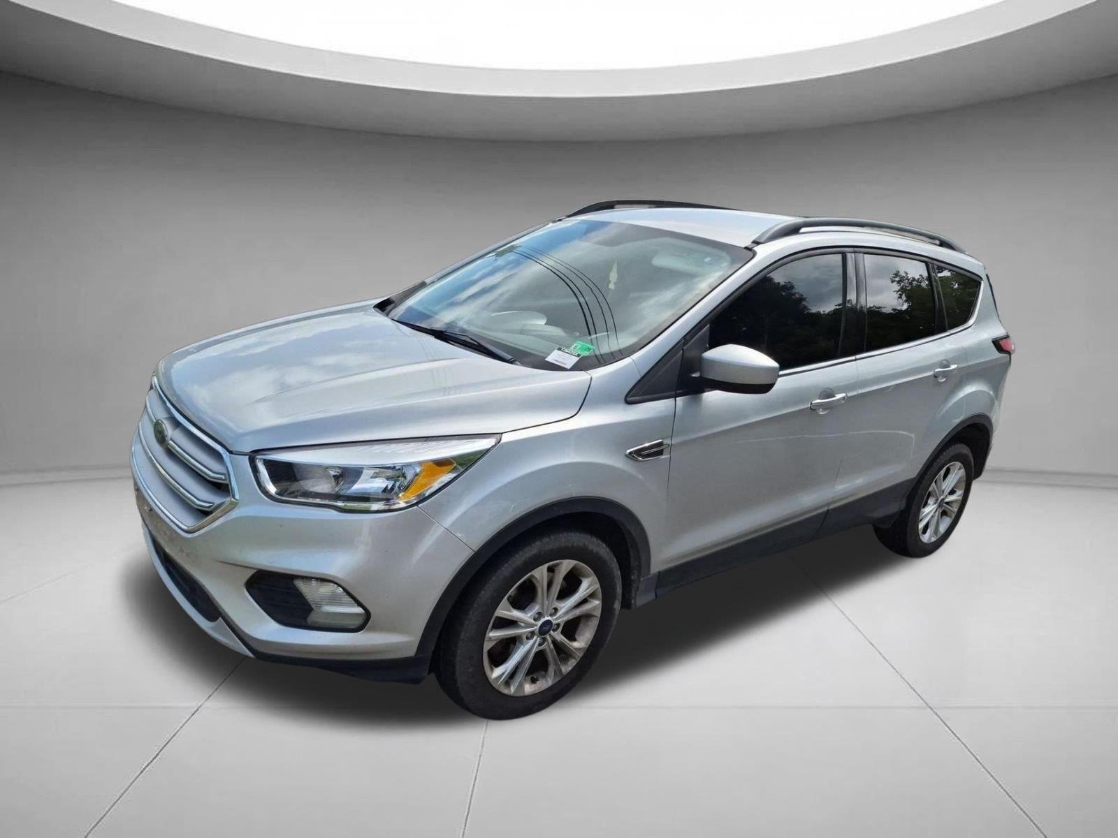 Used 2018 Ingot Silver Metallic Ford SE image 1