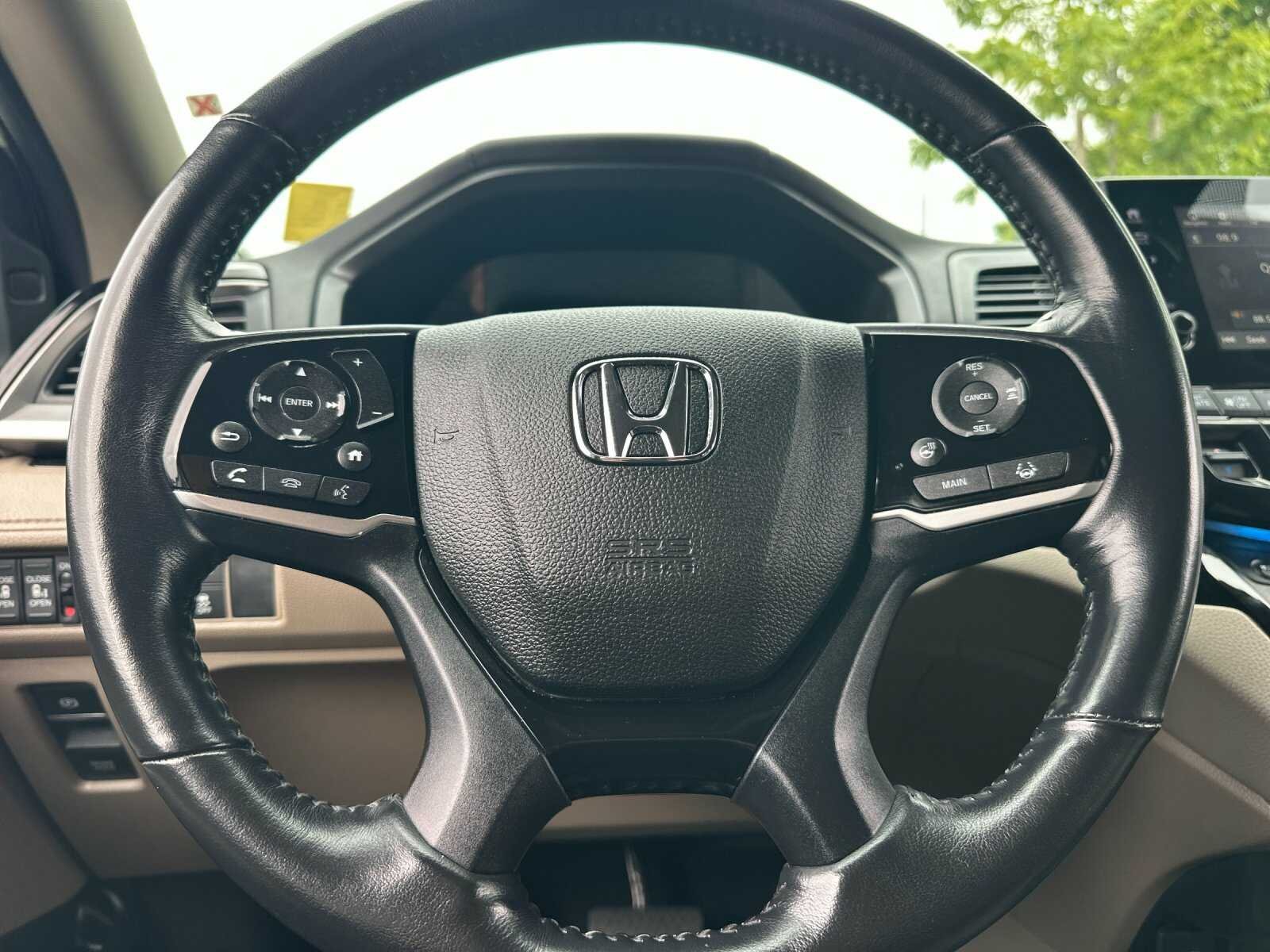 Used 2018 White Diamond Pearl Honda Elite 4D Passenger Van image 29