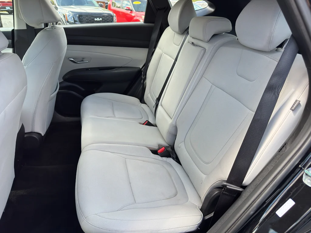 Used 2025 Phantom Black Hyundai SE image 15
