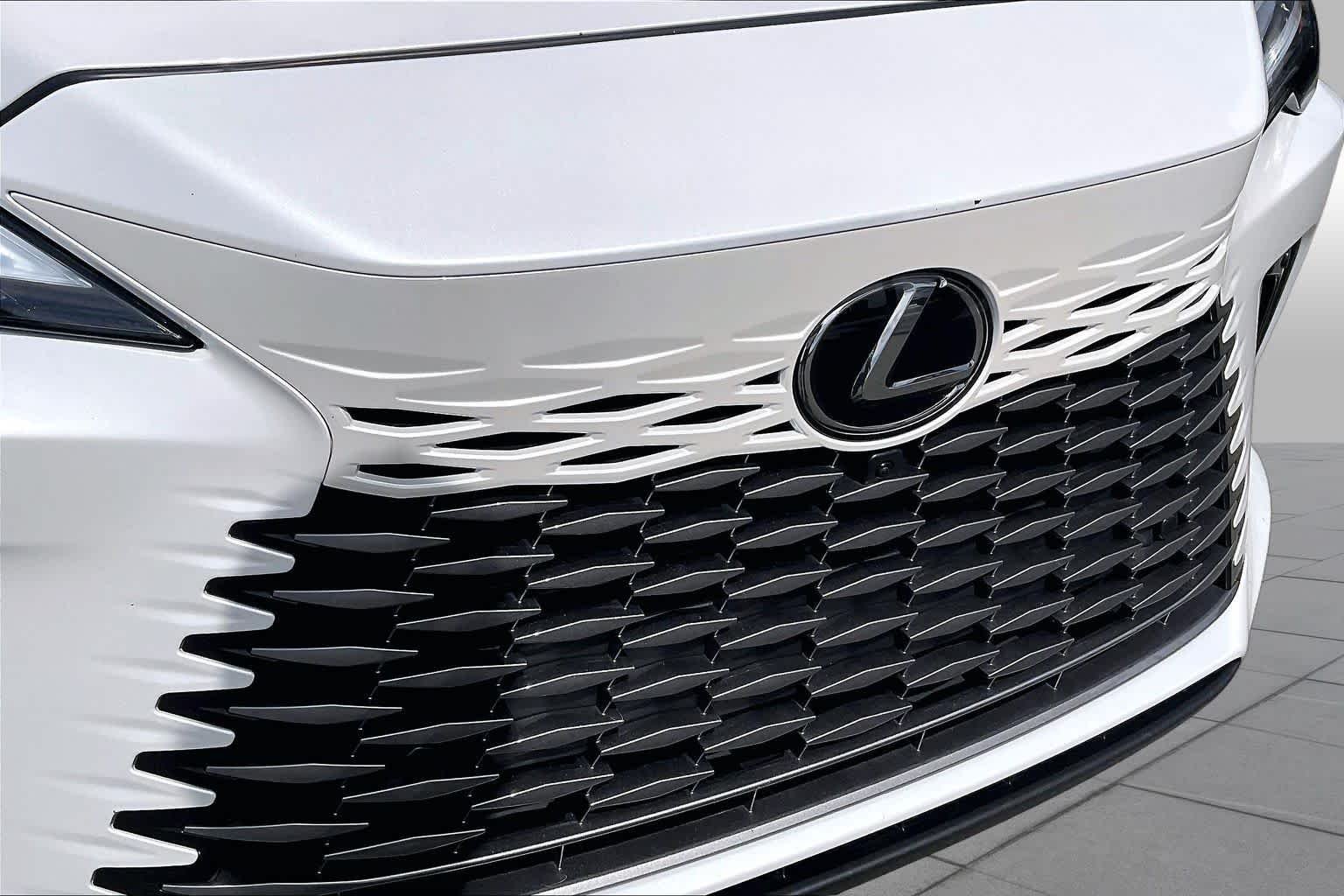 Used 2025 Eminent White Pearl Lexus Premium Plus image 30