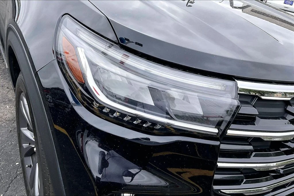 Used 2025 Black Metallic Ford Active image 27