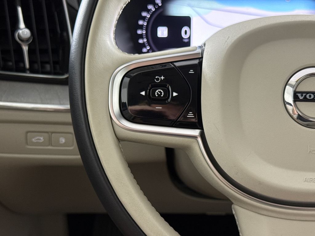 2025 Volvo XC60 Plus - Photo 15