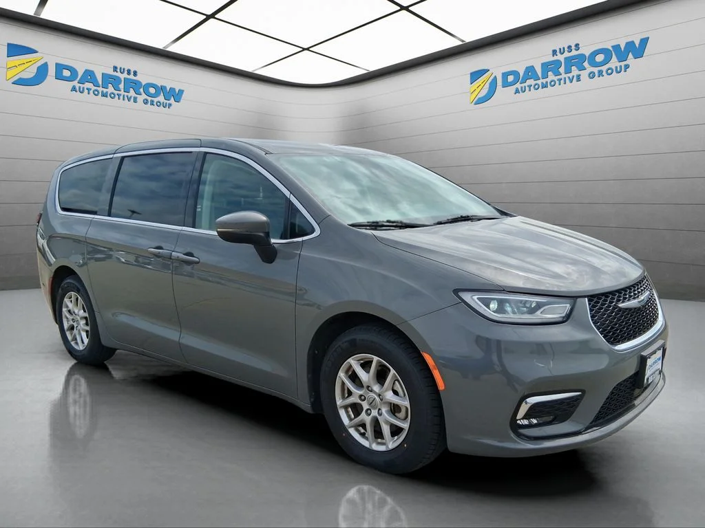 Used 2023 White Chrysler Touring L image 7