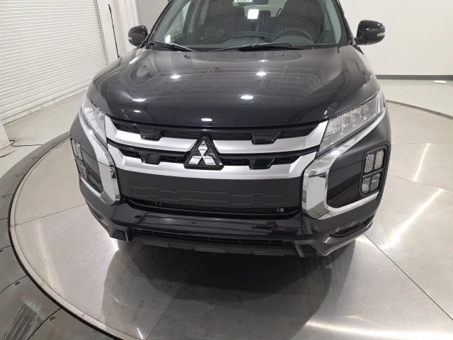 New 2026 Labrador Black Pearl Mitsubishi 2.0 SE image 2